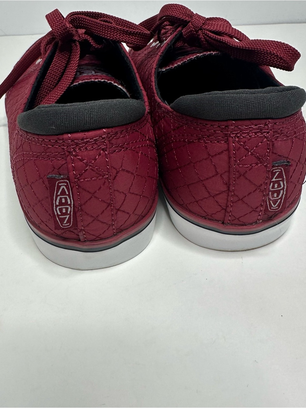 KEEN Elsa III Quilted Sneakers Merlot Star White Womens Size 8 - Picture 3 of 7